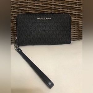 Michael Kors Jet Set large wristlet
